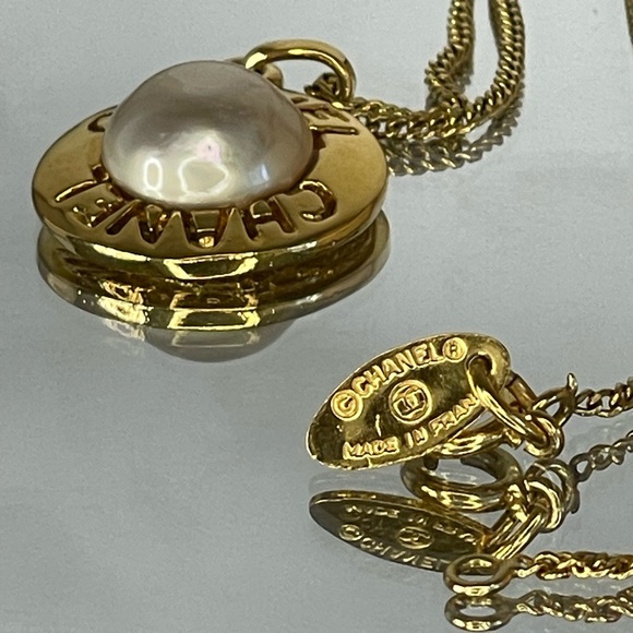 CHANEL Logo Pearl Round Gold Tone Pendant Necklace - Picture 8 of 12